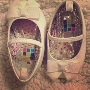 Very Cute White Slip on Toddler Dress shoes size 2